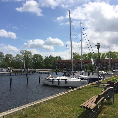 Blick Auf Yachthafen An Der Ostsee Apartment