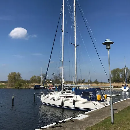 Blick Auf Yachthafen An Der Ostsee